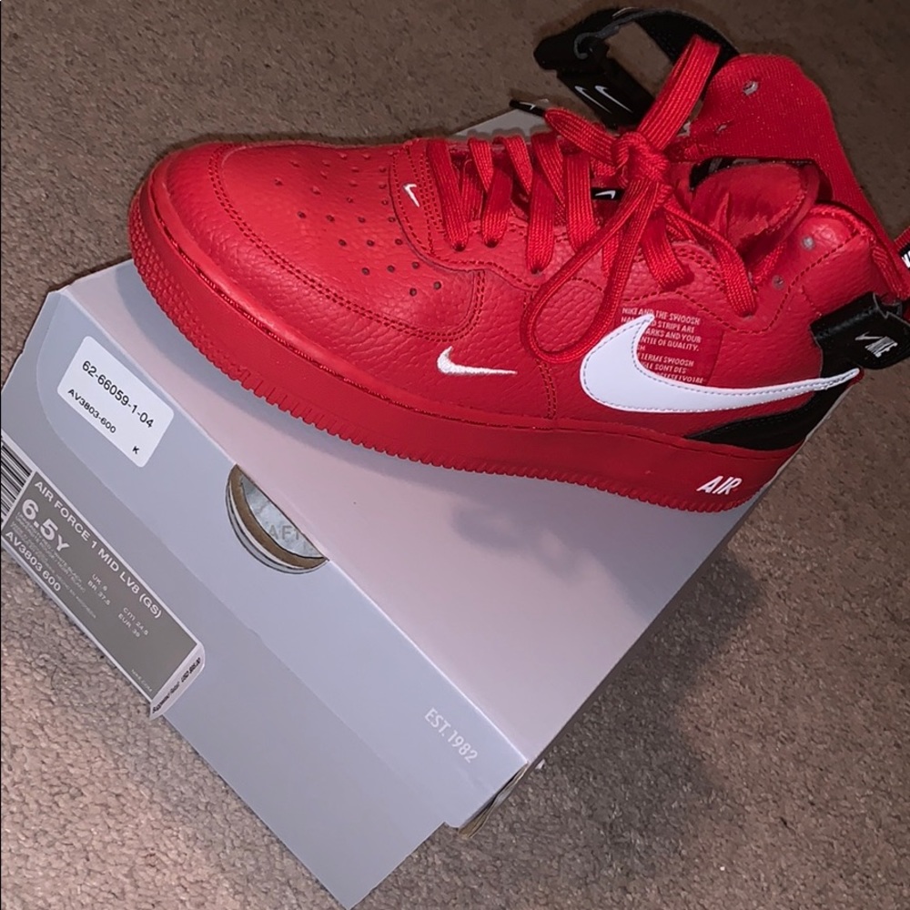 Air Force 1 Mid LV8